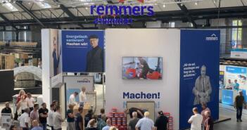 Remmers präsentierte sich in diesem Jahr mit seinem neuen Markenauftritt „Machen!“ auf der NordBau 2023. Bildquelle: Remmers, Löningen