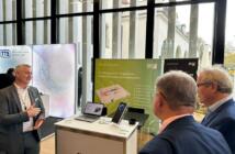 Auf der Protekt Leipzig informierten sich hochrangige Besucher auf dem PCS Stand über die Absicherung kritischer Infrastruktur mit Hilfe biometrischer Handvenenerkennung