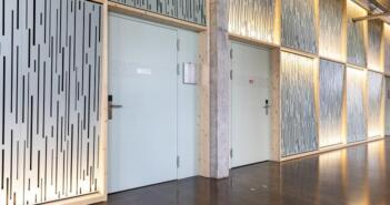 Bildunterschrift: Die meisten Innentüren im Technopark Winterthur sind virtuell vernetzt. Sämtliche Türen sind Mobile-Access-fähig und können für die Türöffnung per Smartphone freigeschaltet werden. Bildquelle: SALTO Systems